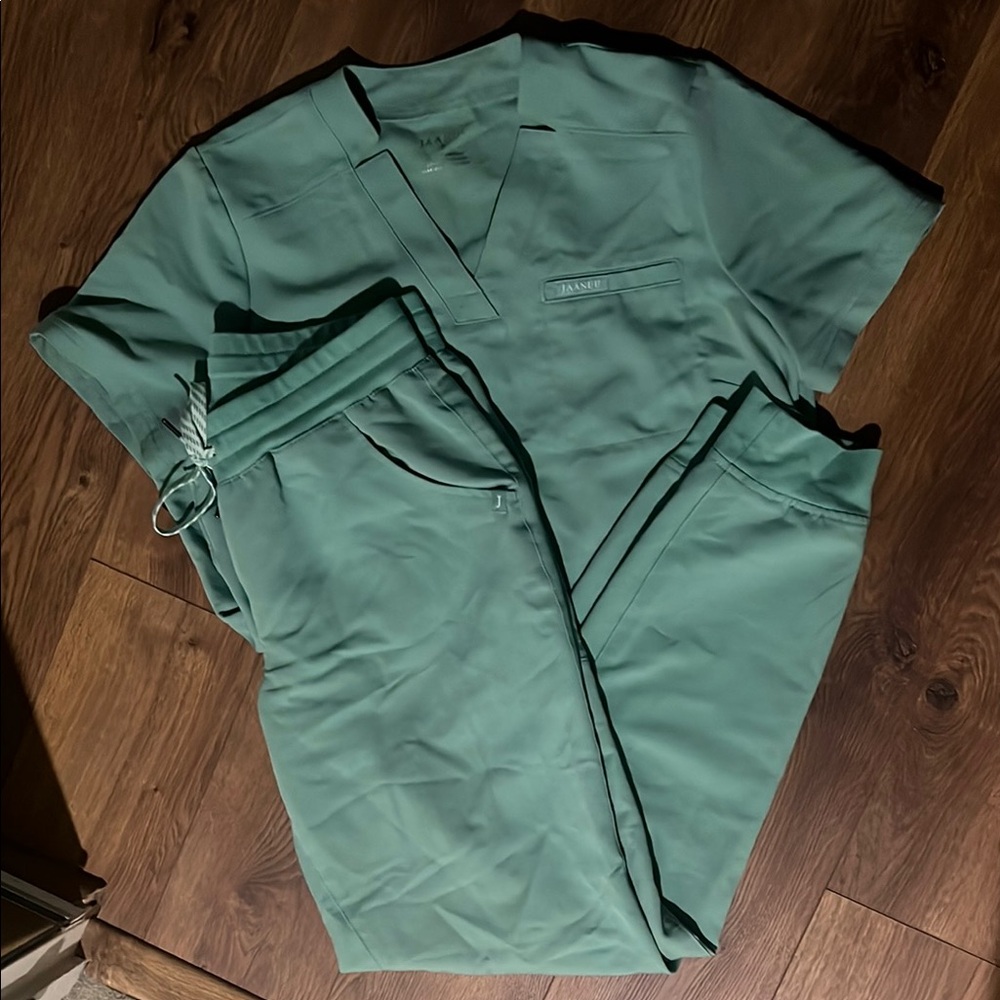 Jaanuu Green Scrub Set